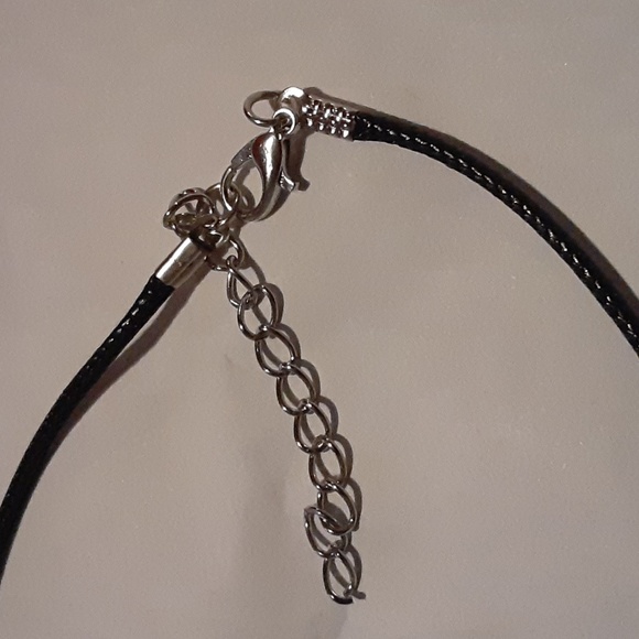 Beautiful color purple rock black 20in cord necklace - Picture 3 of 4